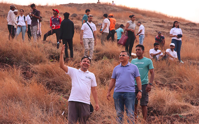 Plantation Drive With 14Trees — photograph 9